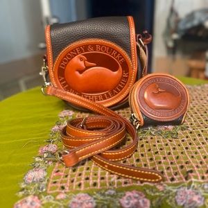 DOONEY & BOURKE BIG DUCK CROSSBODY & COIN PURSE SET